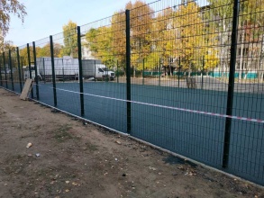 Забор на спортивную площадку 40 метров фото в Малино