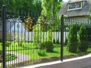 Кованые заборы на ленточном фундаменте 80 метров фото в Малино