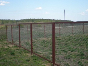 Забор из сетки рабицы в натяг секционный 12 метров фото в Малино